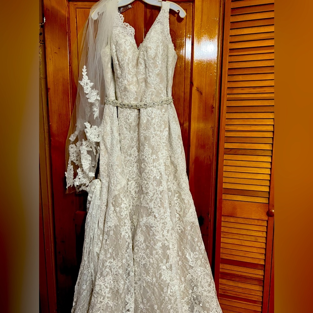 Oleg Cassini Size 16 W Wedding Dress
